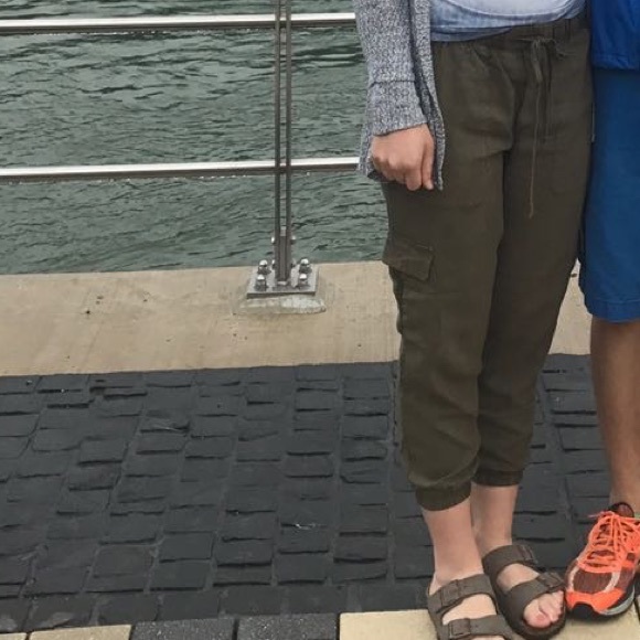 Cloth & Stone Cropped Cargo Joggers size small - Picture 5 of 5